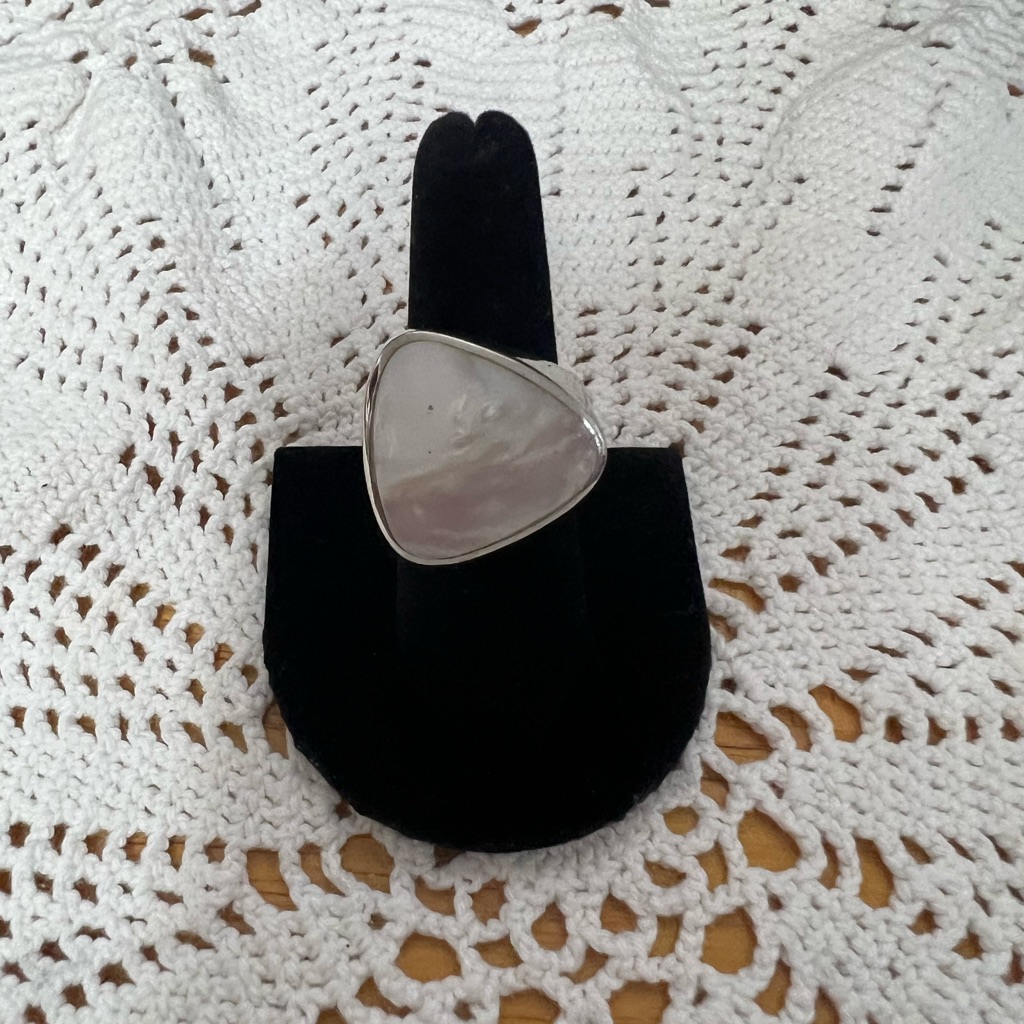 “Tocara”White Stone Ring Elegant Sz: (8.5) Stainless Steel Ring